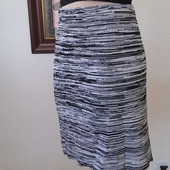 Guess pull up Knit Stretchy Skirt - Picture 1 of 12